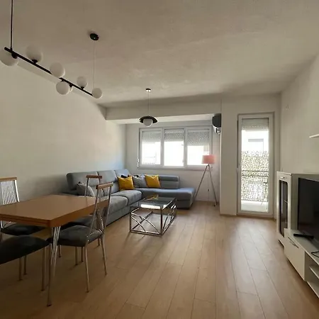 Cozy In With Free Parking Apartment