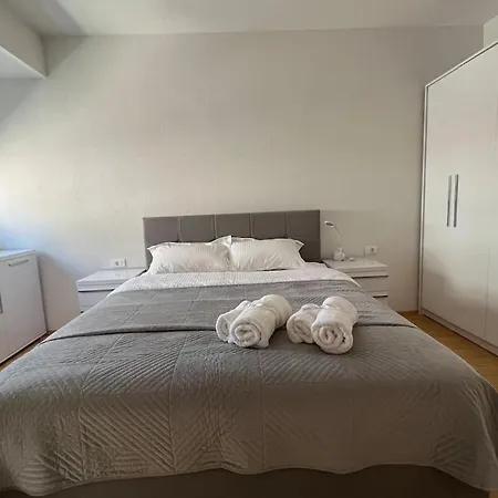 Cozy In With Free Parking *