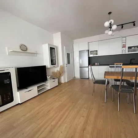 Cozy In With Free Parking Apartment *