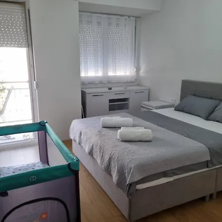 Cozy In With Free Parking Apartment